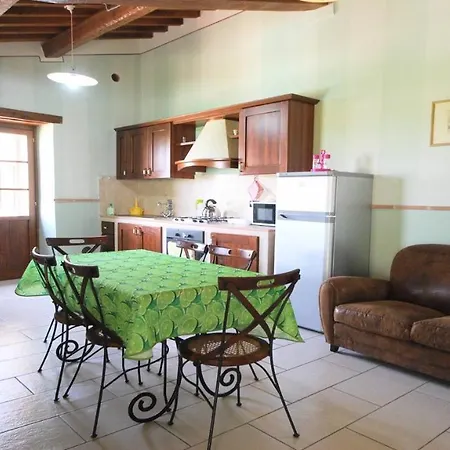 Вилла Spoleto-poolside-slps 20, Gardens, Pool, Jaccuzzi - A Fairy Tale Setting Сполето