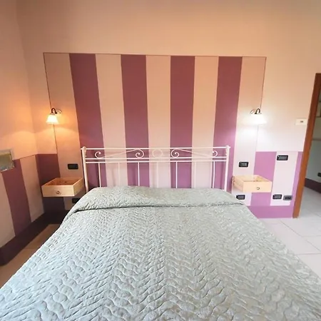 Spoleto-poolside-slps 20, Gardens, Pool, Jaccuzzi - A Fairy Tale Setting *