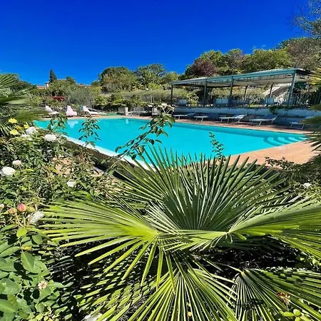 Spoleto-poolside-slps 20, Gardens, Pool, Jaccuzzi - A Fairy Tale Setting Сполето
