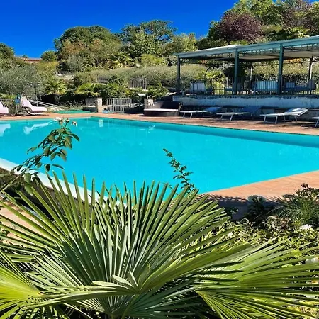 Вилла Spoleto-poolside-slps 20, Gardens, Pool, Jaccuzzi - A Fairy Tale Setting *