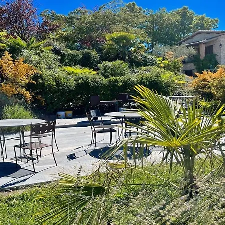 Spoleto-poolside-slps 20, Gardens, Pool, Jaccuzzi - A Fairy Tale Setting